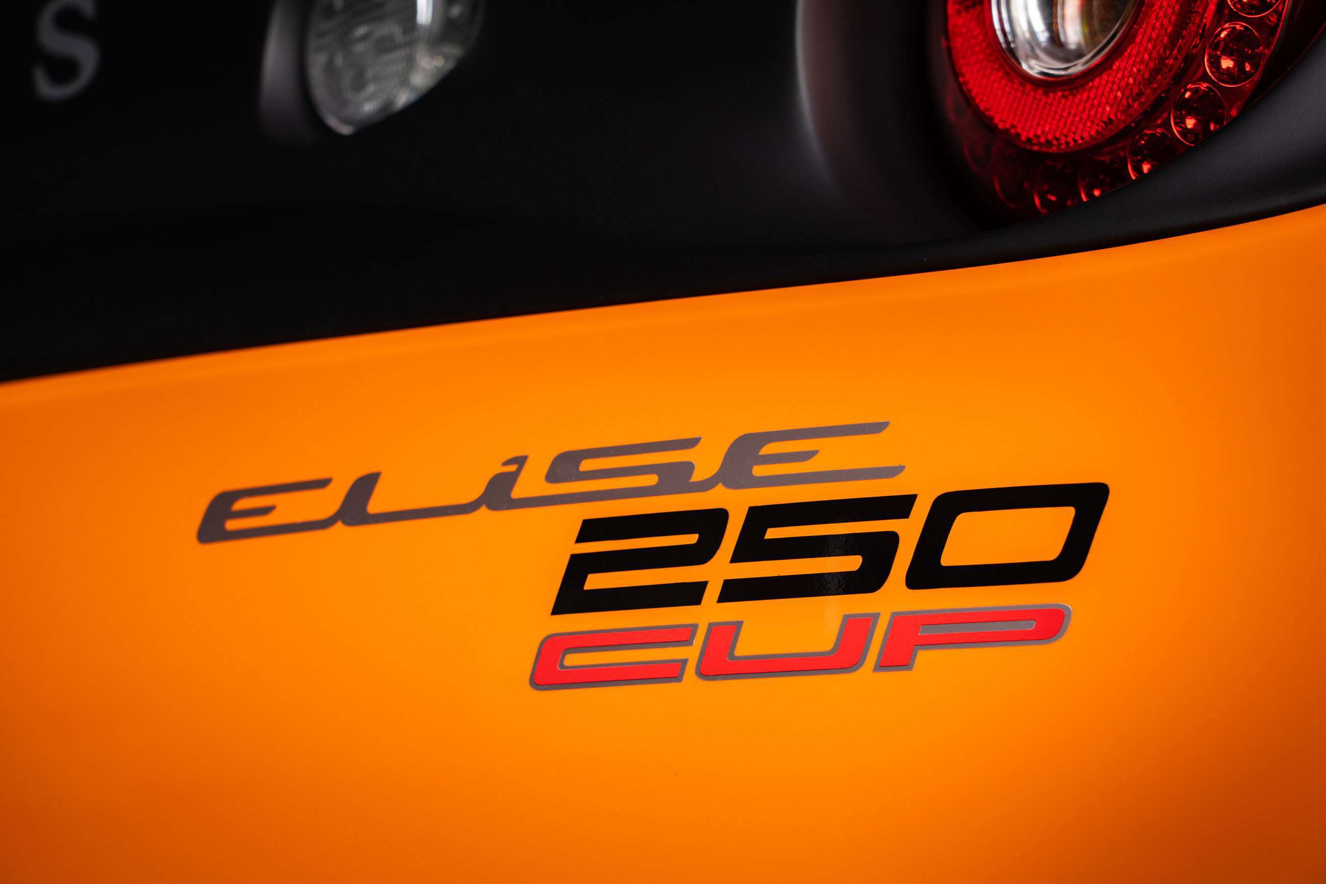 lotus-elise-cup-250-badge-goodwood-23012020.jpg