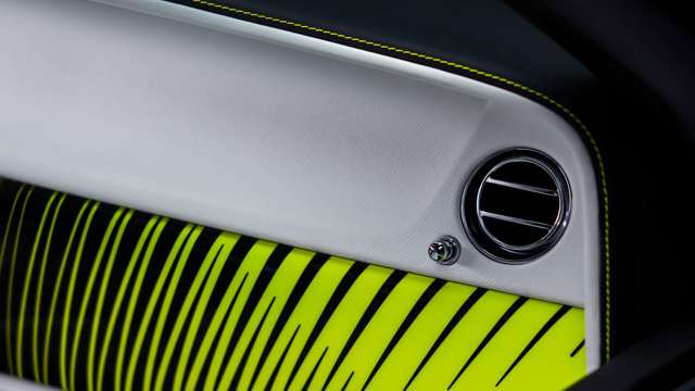 rolls-royce-wraith-neon-nights-interior-goodwood-24112020.jpg