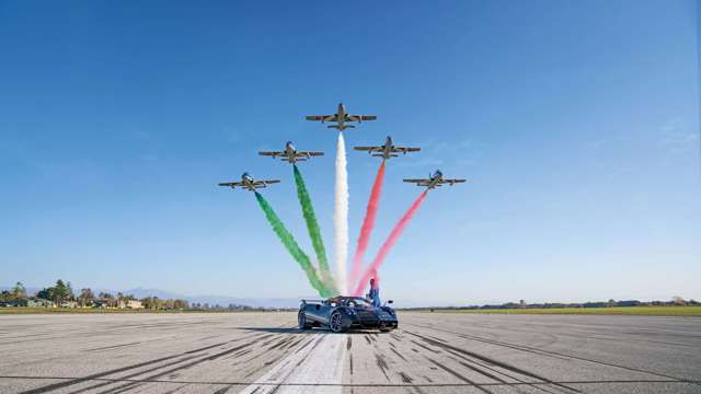 pagani-huayra-tricolore08.jpg