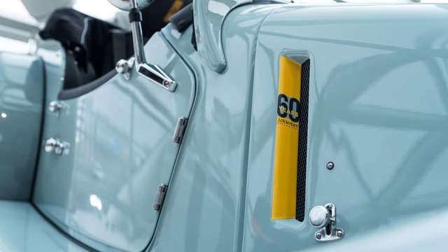 morgan-plus-six-blauw-le60-louwman-exclusive-goodwood-17042020.jpg