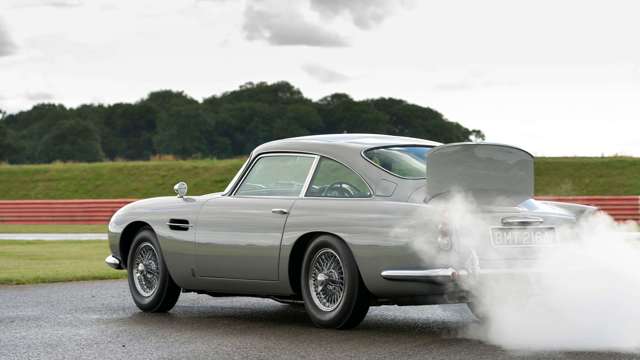 aston-martin-db5-goldfinger-continuation-smoke-goodwood-06072020.jpg
