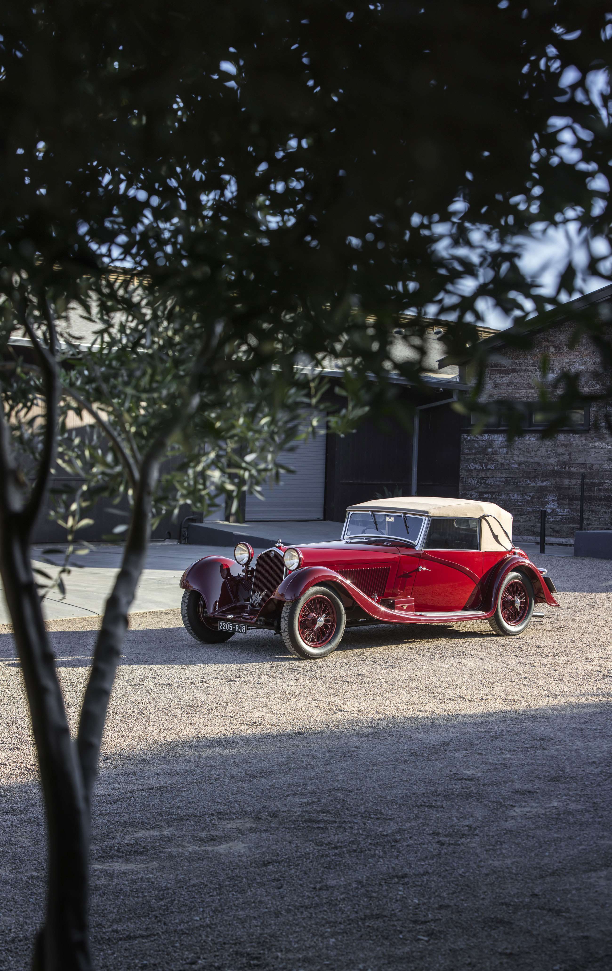 alfa-romeo-8c-2300-cabriolet-decapotable-figoni-1934-bonhams-goodwood-10082020.jpg