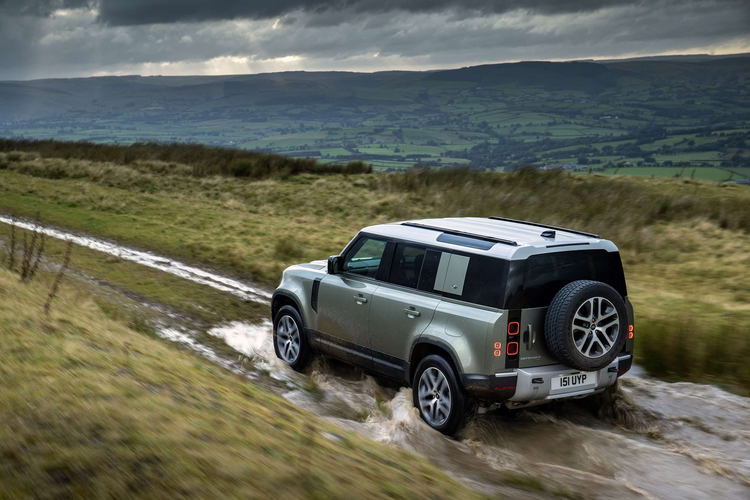 land-rover-defender-plug-in-hybrid-goodwood-10092020.jpg