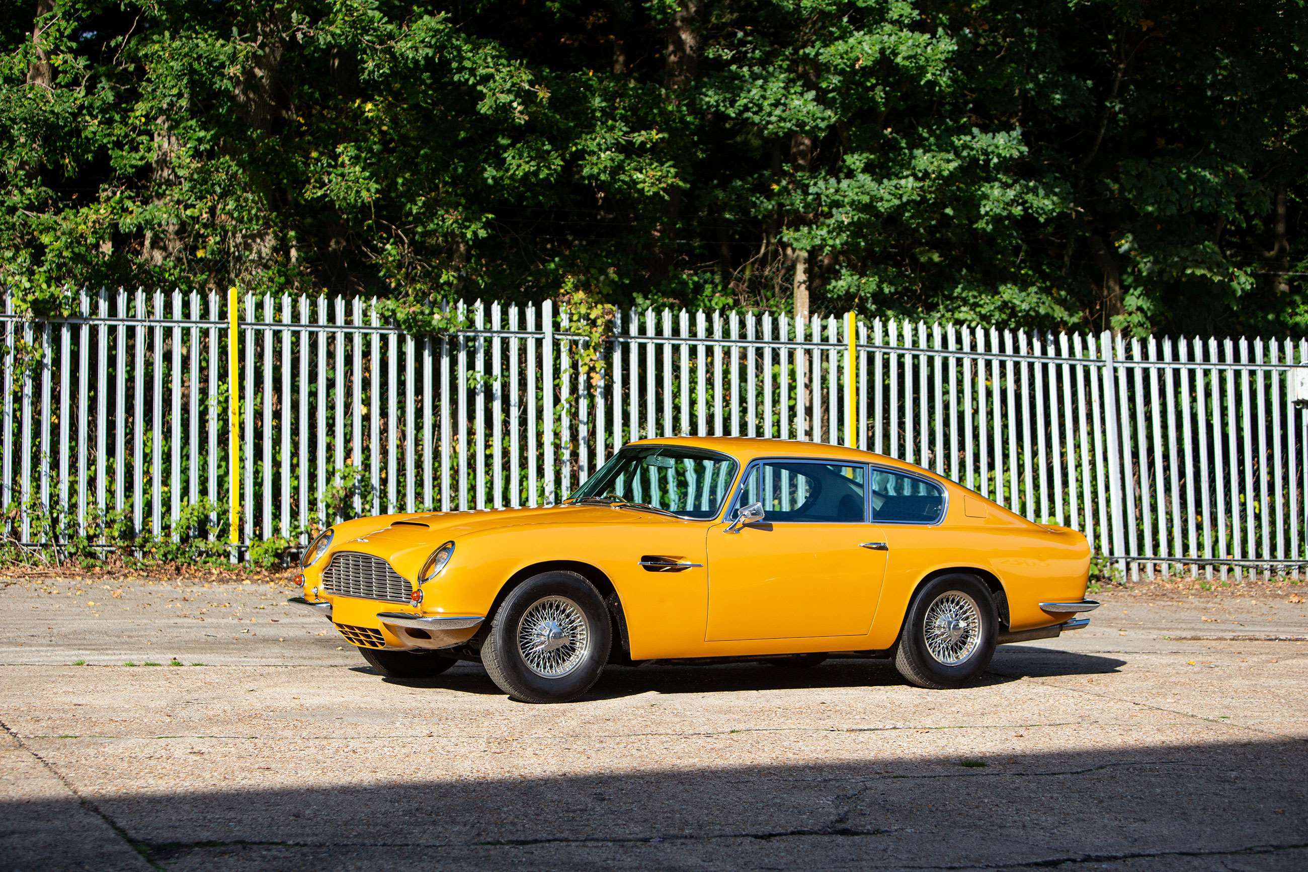 1970-aston-martin-db6-mk2-vantage-bahama-yellow-bonhams-bond-street-2021-goodwood-25112021.jpg