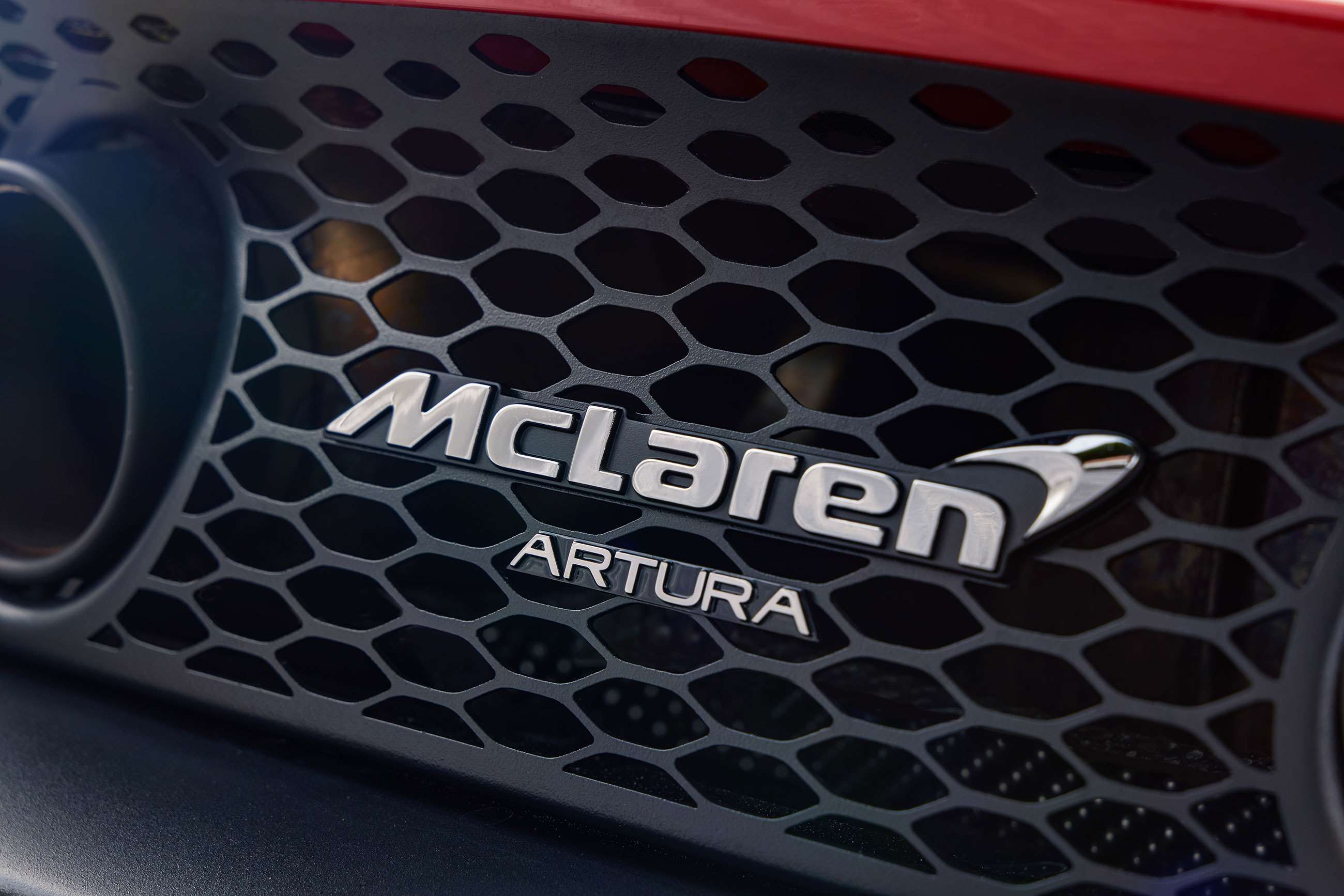 mclaren-artura-badge-goodwood-16022021.jpg