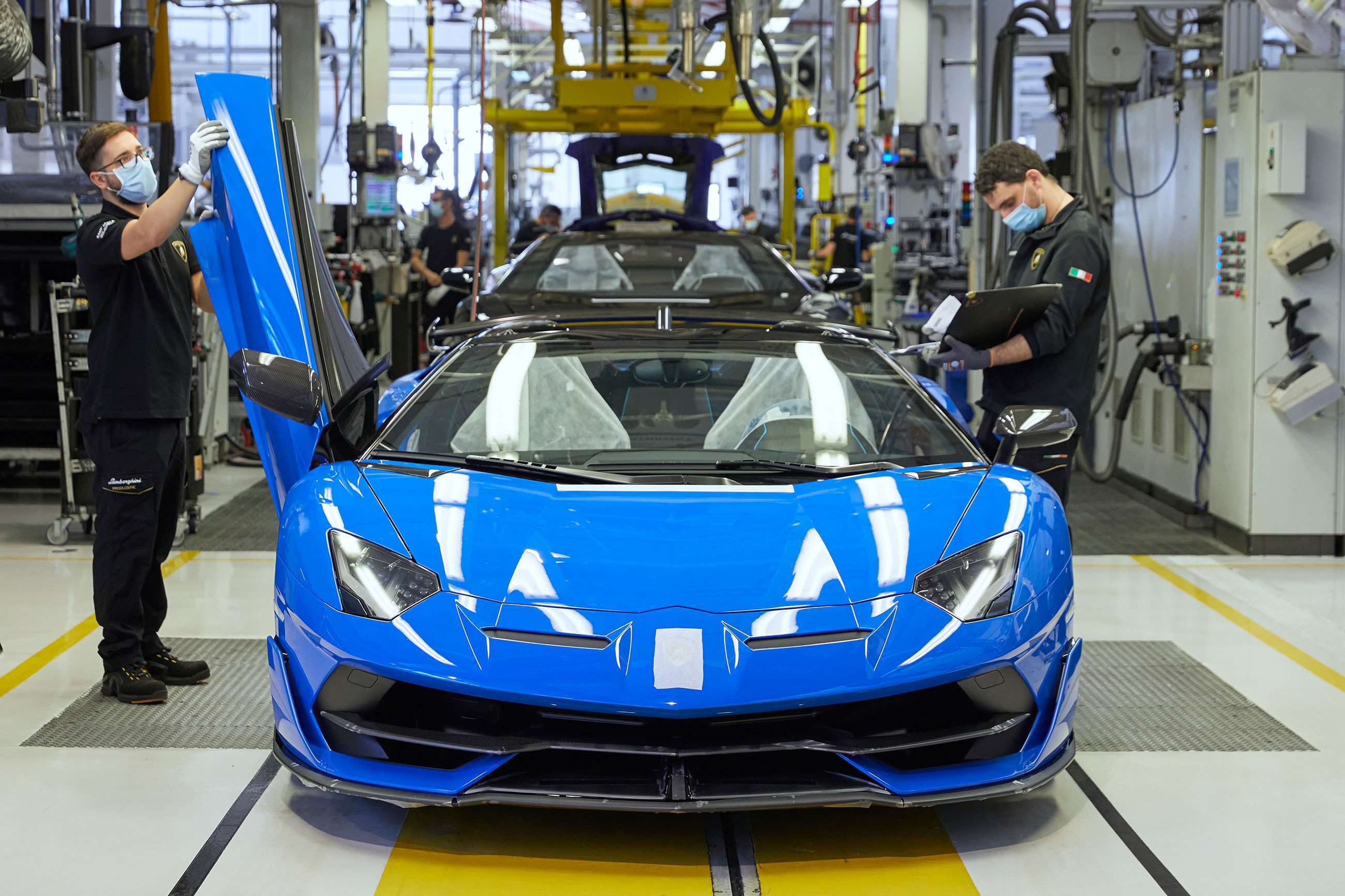 lamborghini-aventador-production-goodwood-04062021.jpg