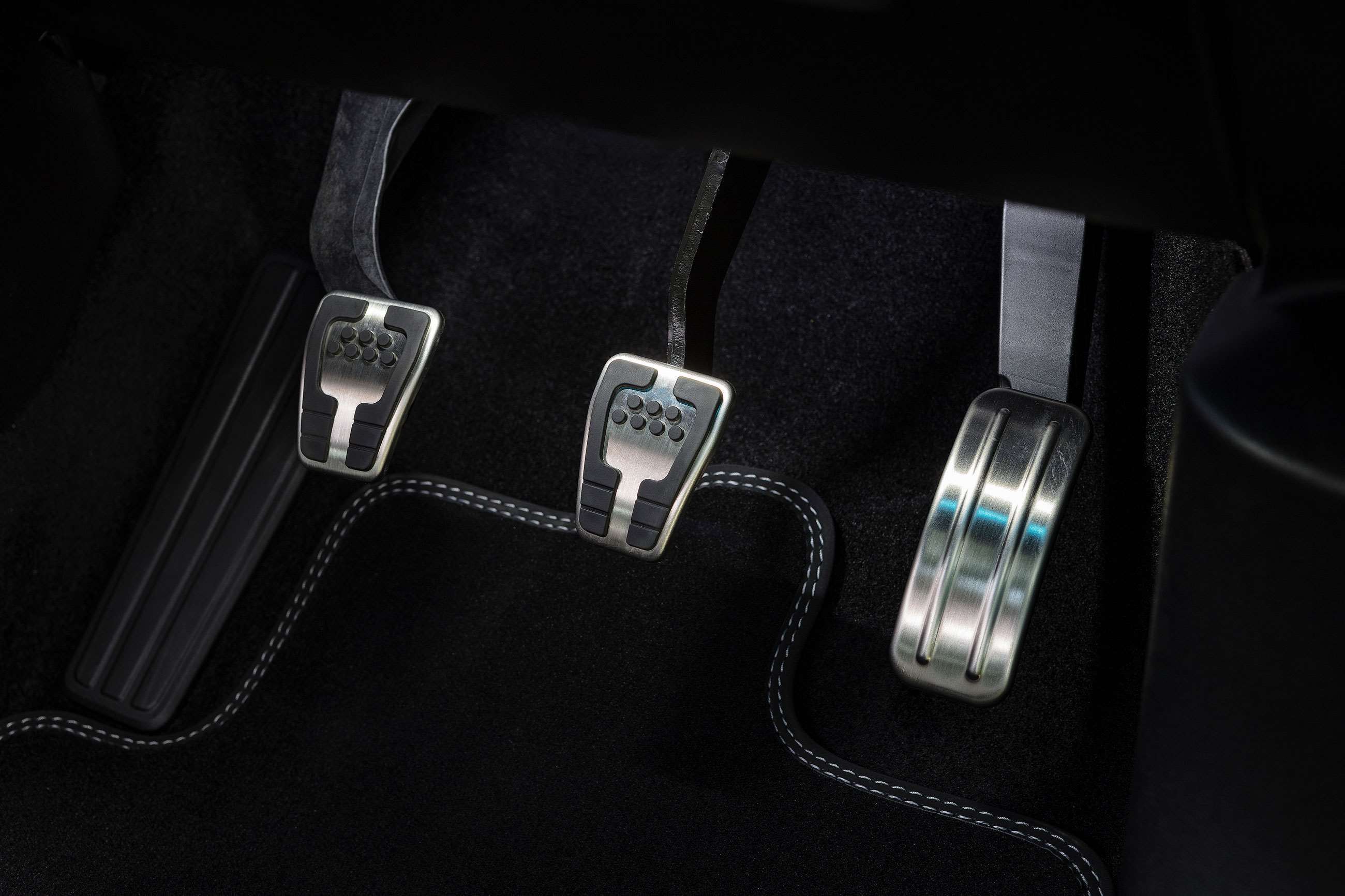 best-car-features-3-three-pedals-goodwood-23062021.jpg