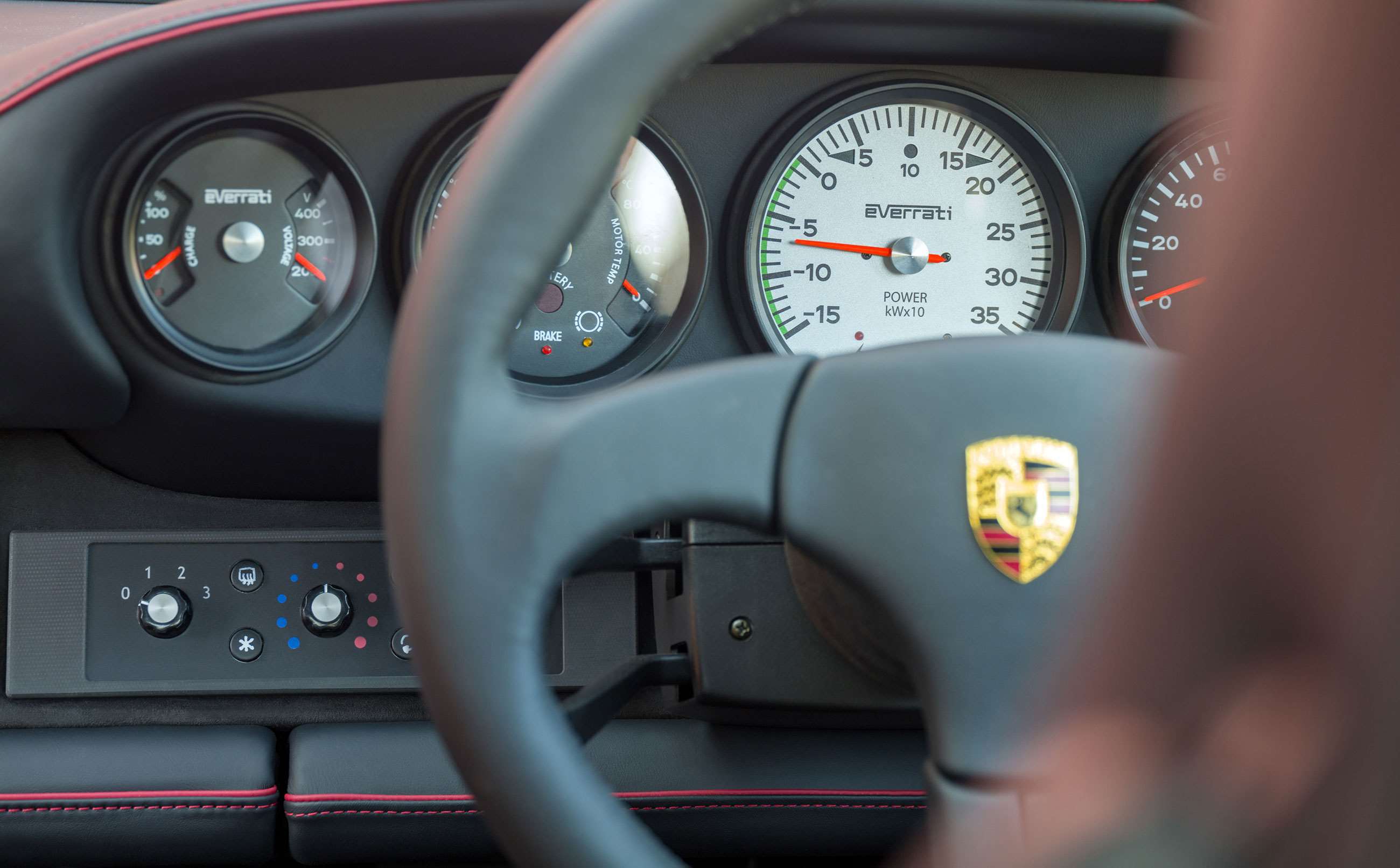 everrati-electric-porsche-911-interior-goodwood-01062021.jpg