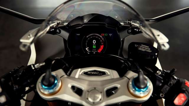 speed-triple-1200-rr_my22_detail_12_ml.jpg