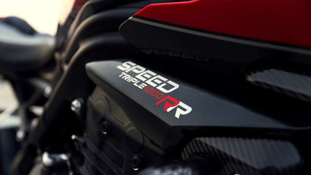 speed-triple-1200-rr_my22_detail_9_ml.jpg