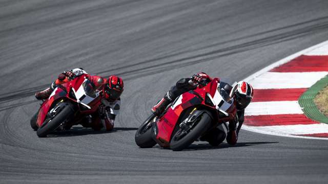 ducati-panigale-v4-r-02.jpg