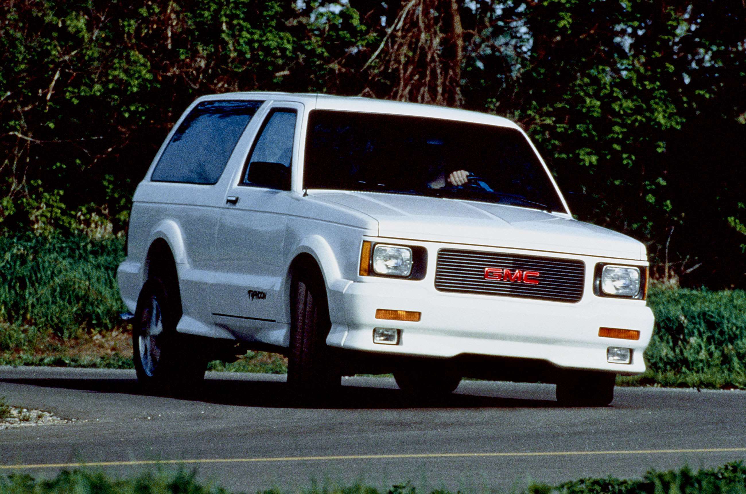 best-super-suvs-gmc-typhoon-31012022.jpg