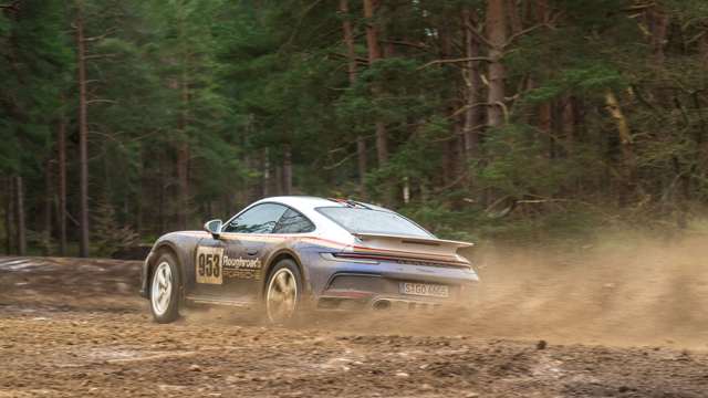 porsche-911-dakar-on-the-road-06.jpg