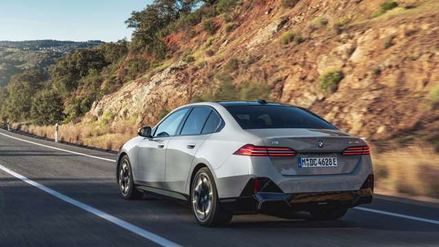 bmw-5-series-2024-04.jpg