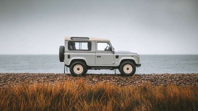 land-rover-classic-defender-works-v8-islay-edition-04.jpg