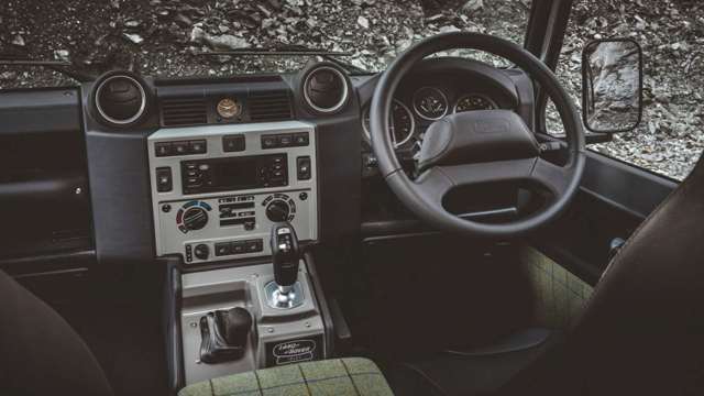 land-rover-classic-defender-works-v8-islay-edition-09.jpg