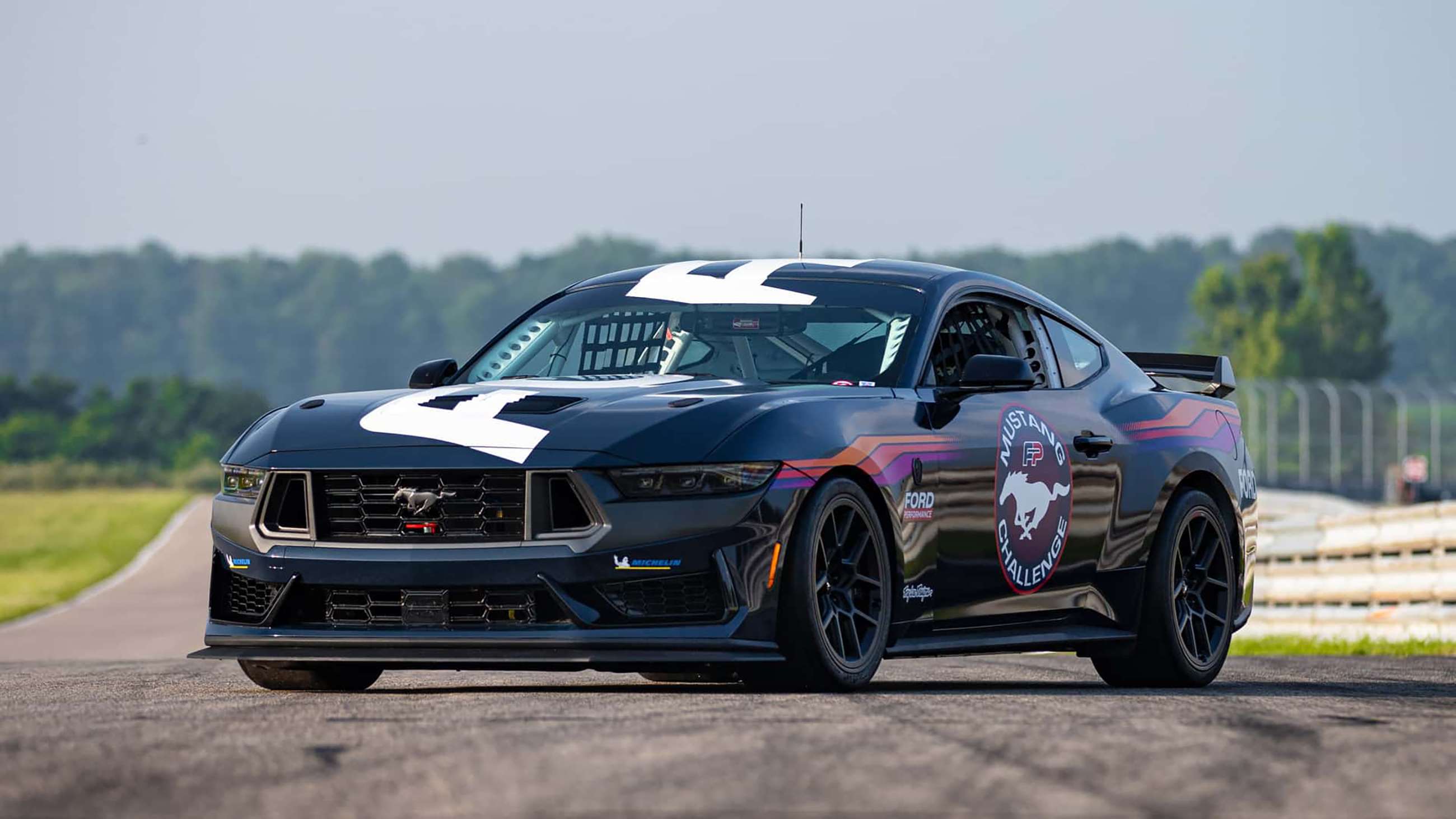 ford-mustang-dark-horse-r-01.jpg