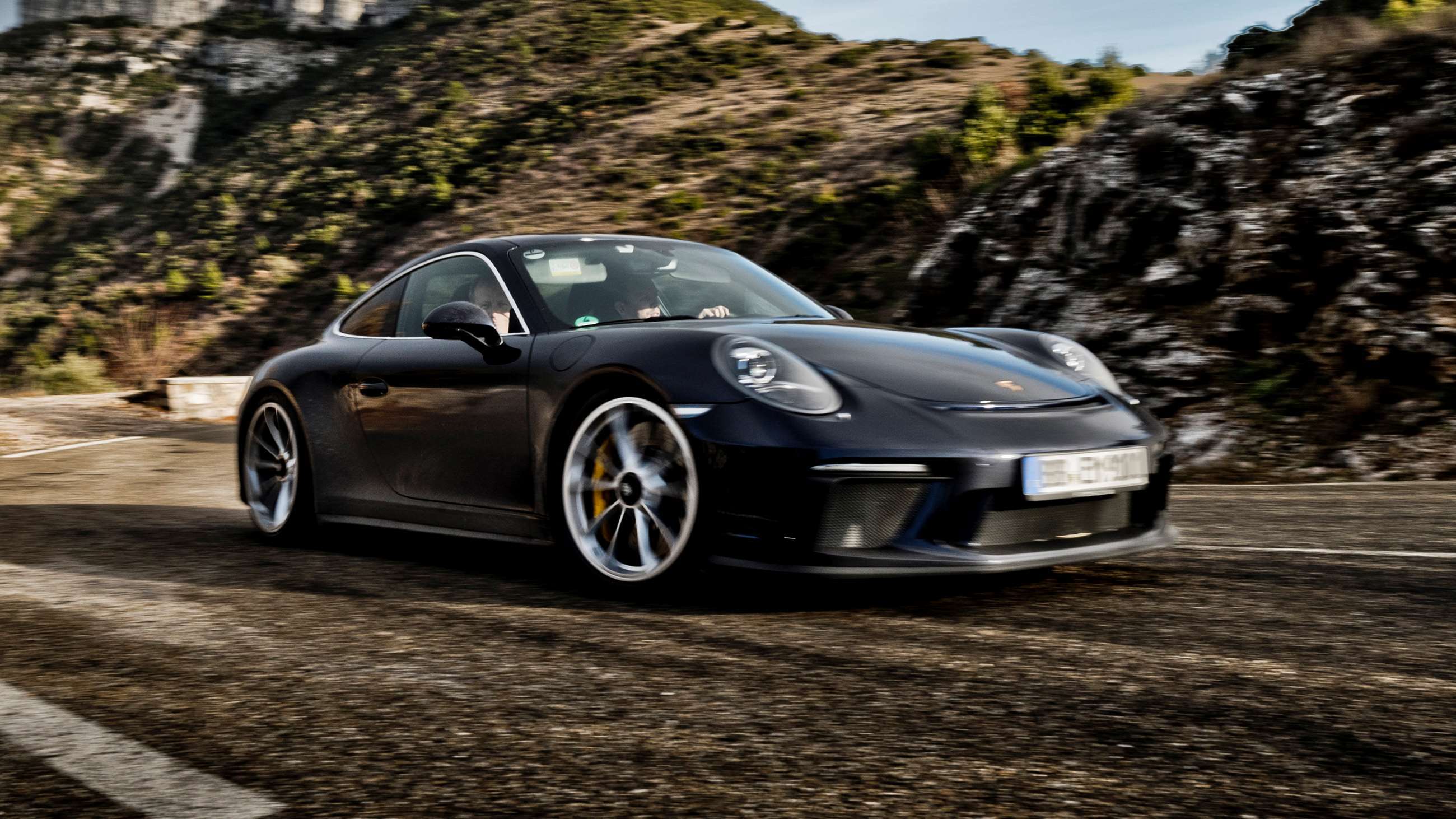 porsche-911-991-gt3-touring-2.jpg