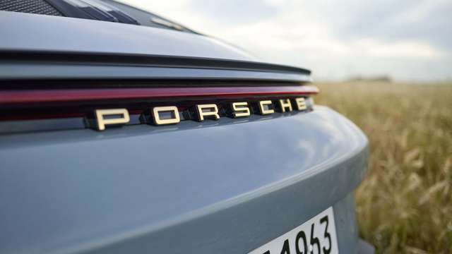 porsche-911-s_t-09.jpg