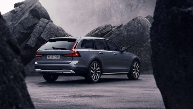 262610_the_refreshed_volvo_v90_b6_awd_cross_country_in_thunder_grey.jpg