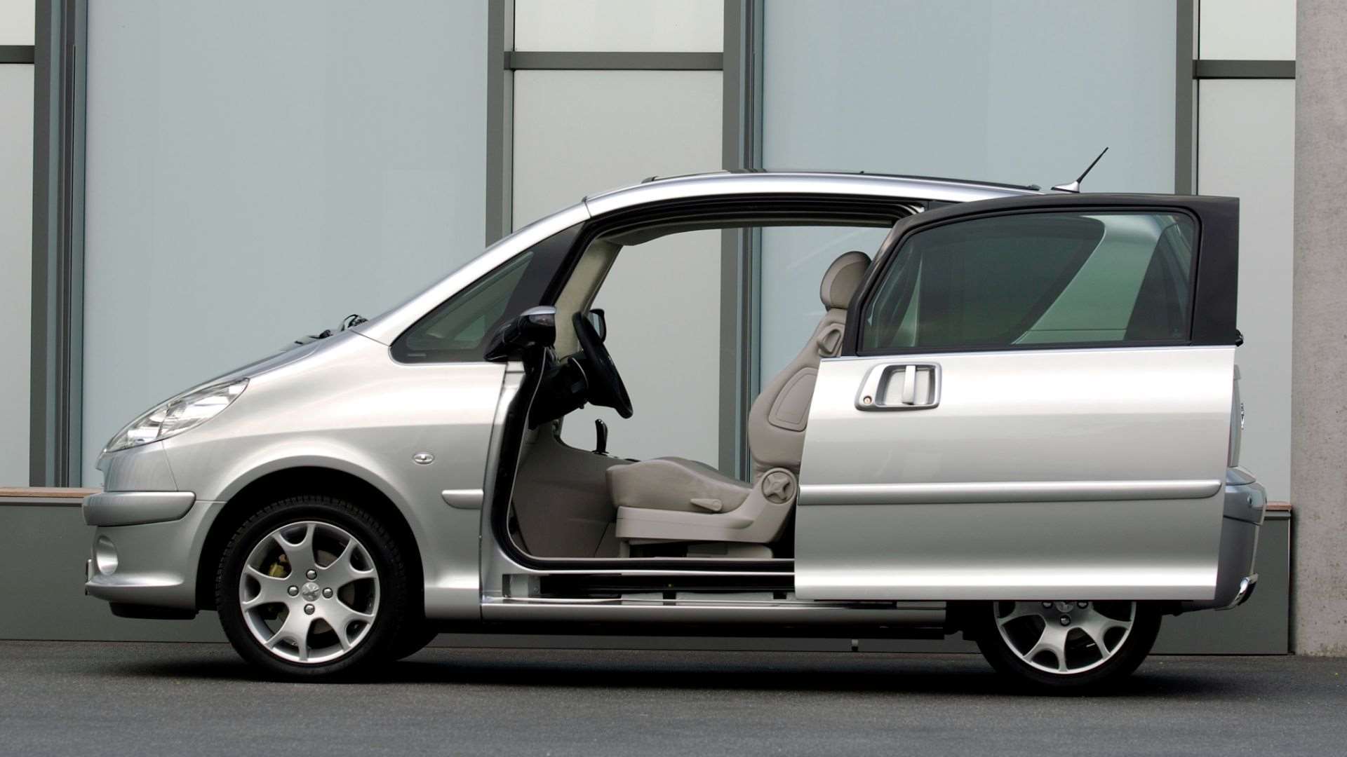 peugeot_1007_2005_pictures_2.jpg