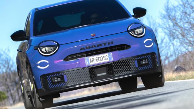 Abarth_600e_4.jpg