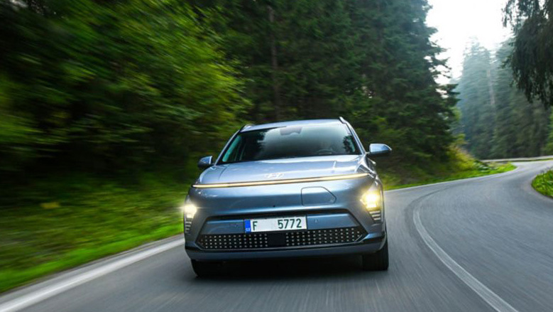 hyundai-kona-electric-0923-03_wid_1024_bfc_off copy.jpg