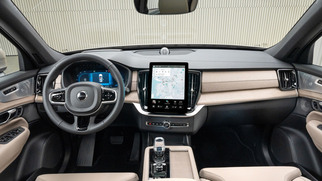 New_Volvo_XC90 05.jpg