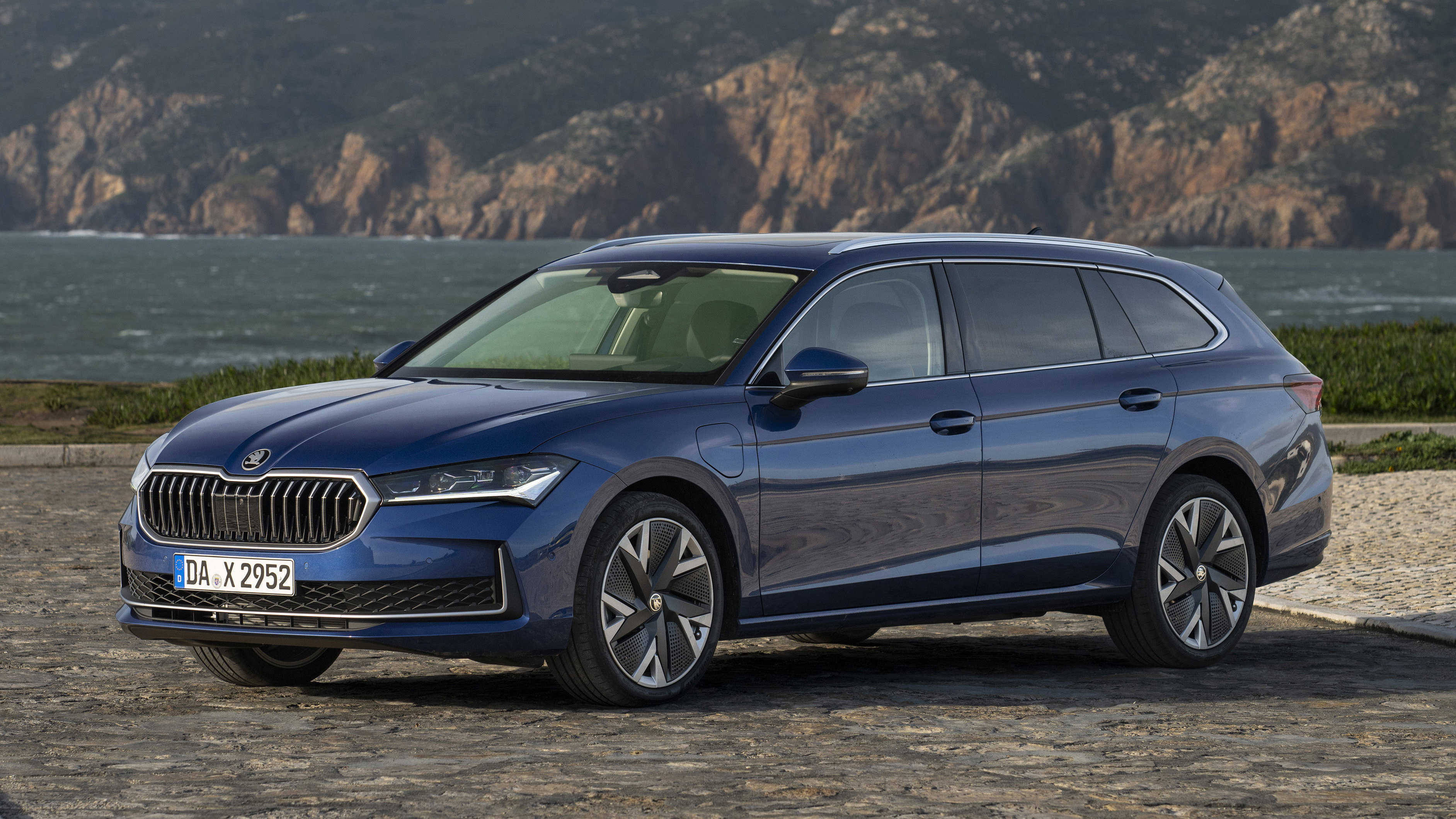 Skoda Superb Estate copy.jpg