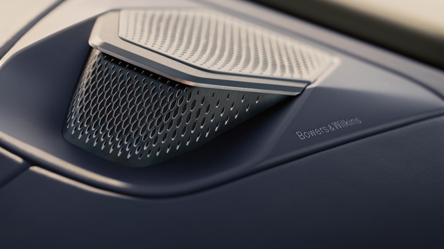 aston martin vantage roadster 10.jpg