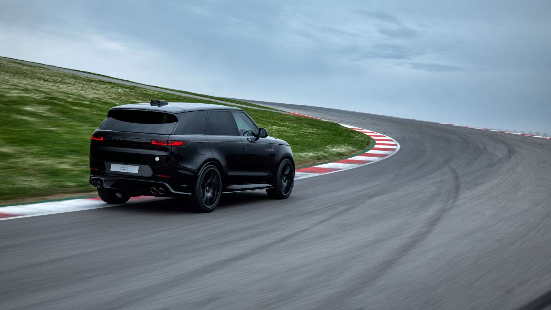 2024 Range Rover Sport SV.jpg