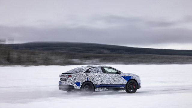 alpine a390 feature 04.jpg