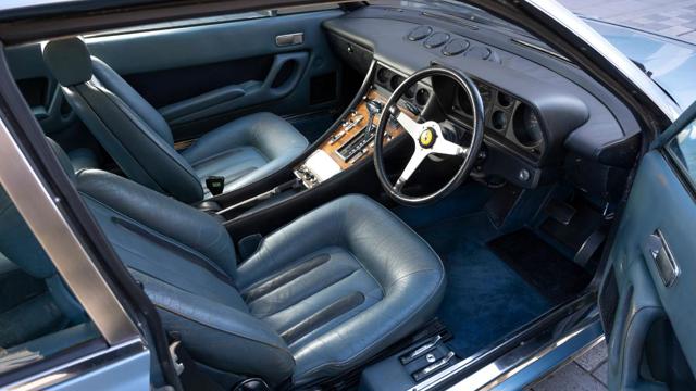 Ferrari_400_interior.jpg
