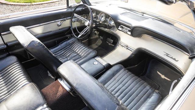 Ford_Thunderbird_interior.jpg
