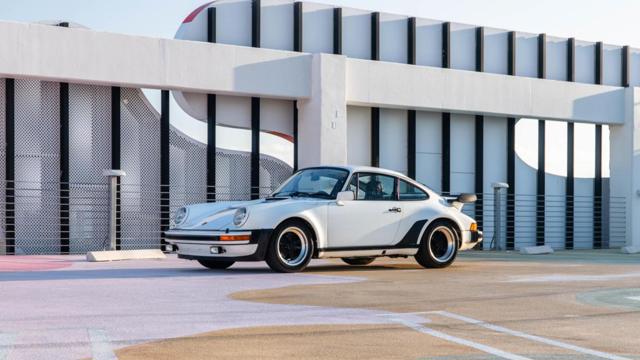 Porsche_930_Turbo_front.jpg