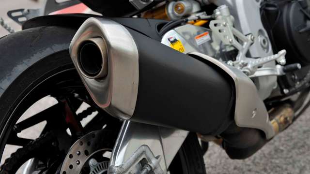 aprilia_tuono_v4_1100_rr_20051609.jpg