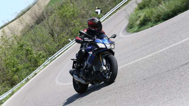 aprilia_tuono_v4_1100_rr_20051611.jpg