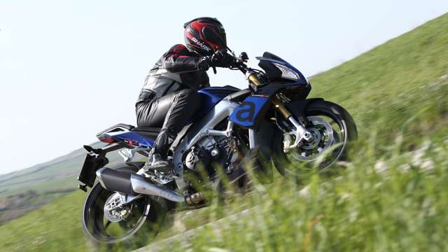 aprilia_tuono_v4_1100_rr_20051614.jpg