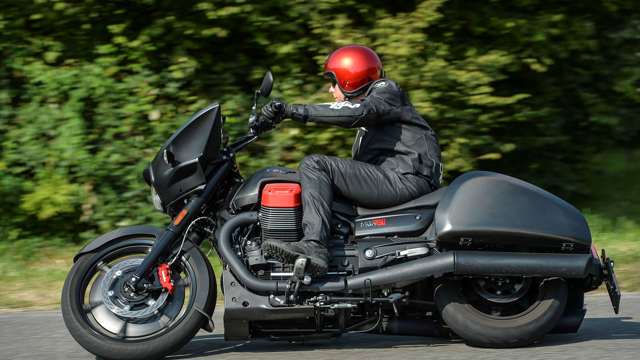 motoguzzi_mgx21_16_20012017.jpg