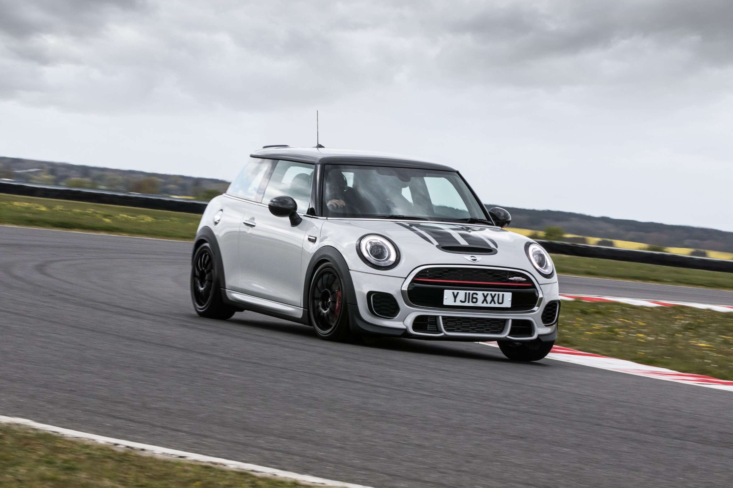 mini_john_cooper_works_challenge_goodwood_15052017_04.jpg