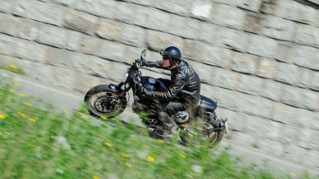 ducati_scrambler_cafe_racer_20101741.jpg