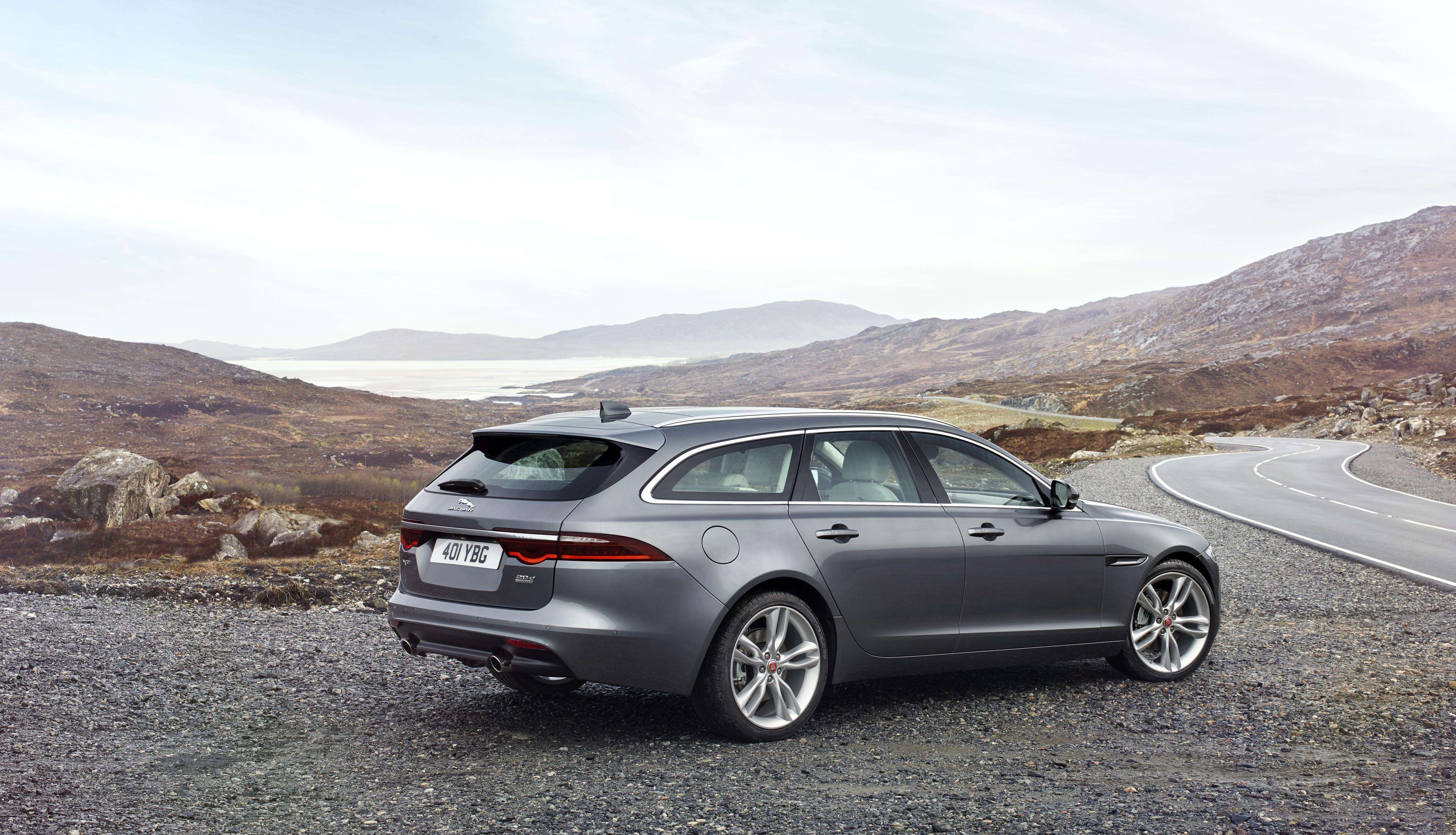 1396455_jaguar_xf-sportbrake_location_exterior_140617_11.jpg