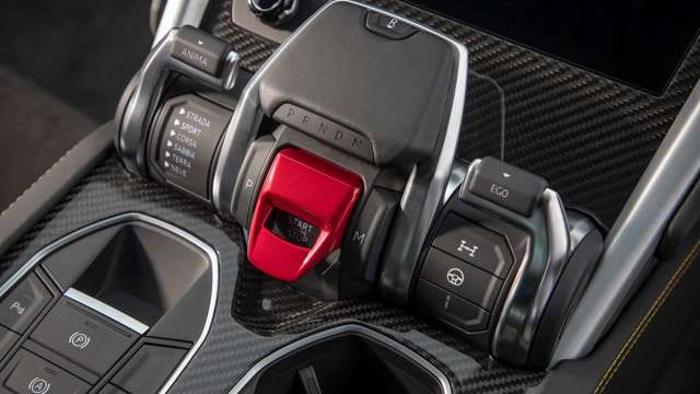 lamborghini-urus-2019-interior-goodwood-12022019.jpg