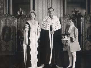 9th-duke-and-duchess-in-their-coronation-robes.jpg